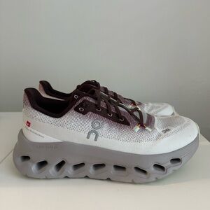 ON RUNNING CLOUD TILT